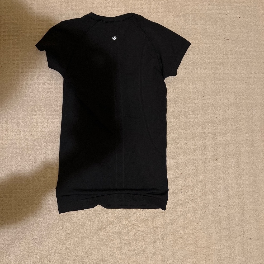 Lululemon Swiftly Tech short sleeve shirt size 6 black